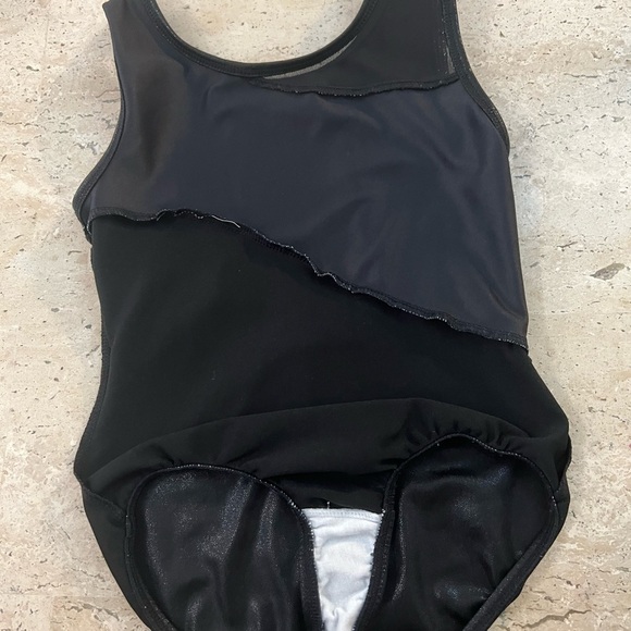 More Than Magic Girl’s Dance Leotard Size Small (6) - Picture 6 of 7